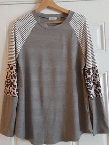 Hount Womans Sz Medium Long Sleeve